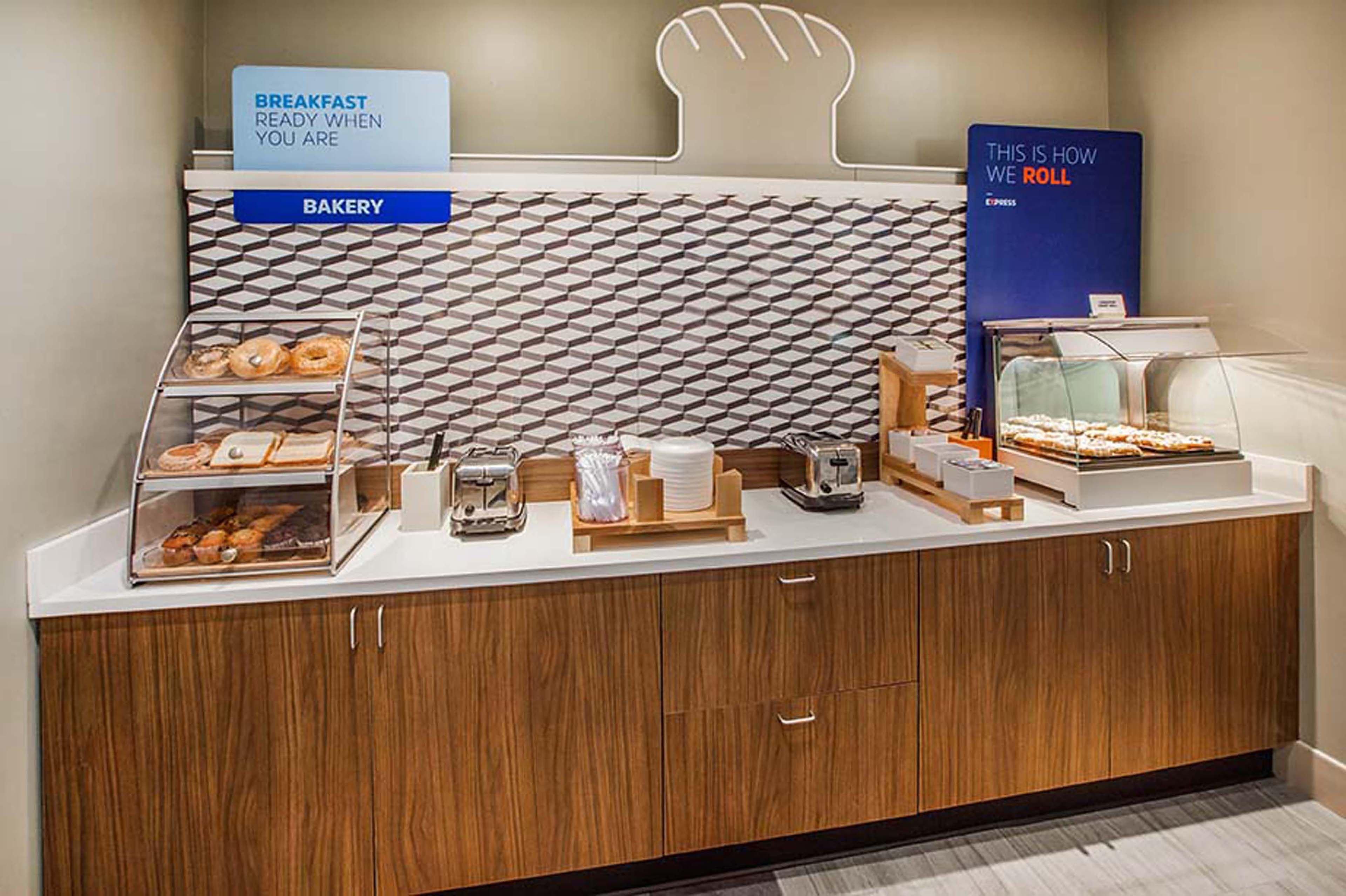 Express & By Ihg 3* Kearney